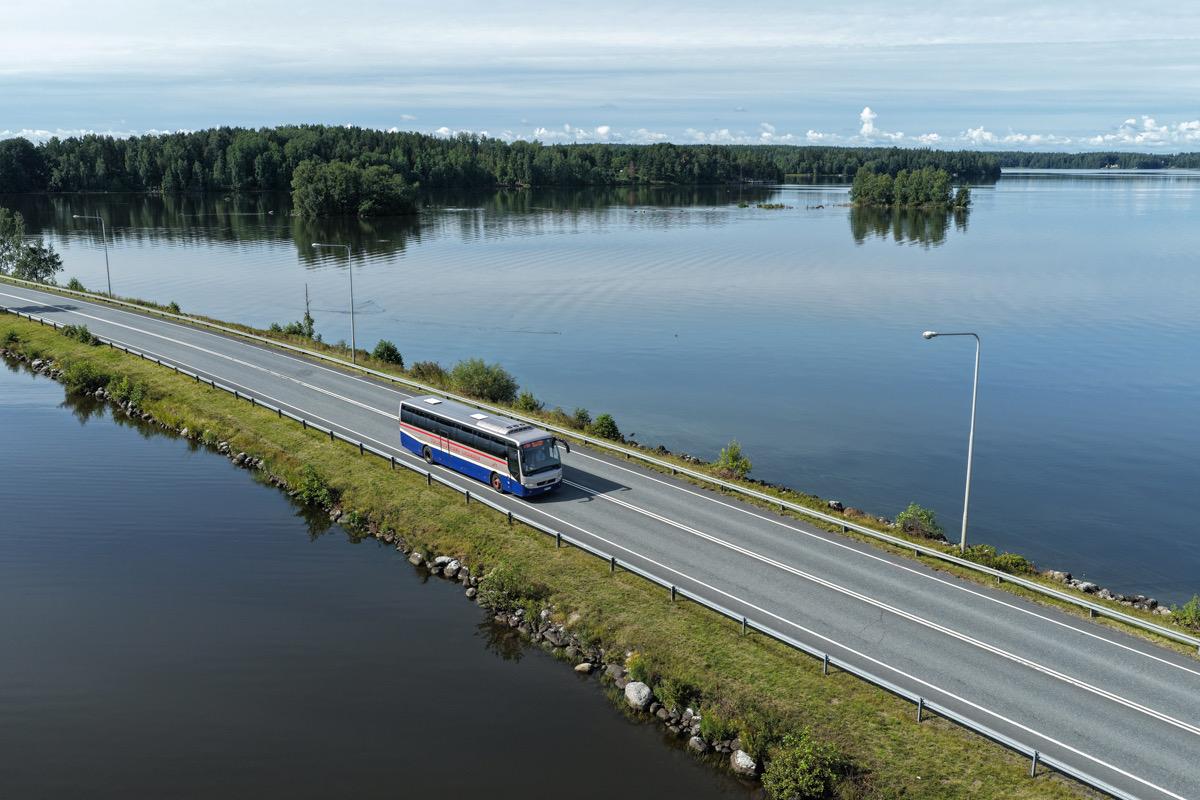 Bussi V130 Sääksmäen sillalla