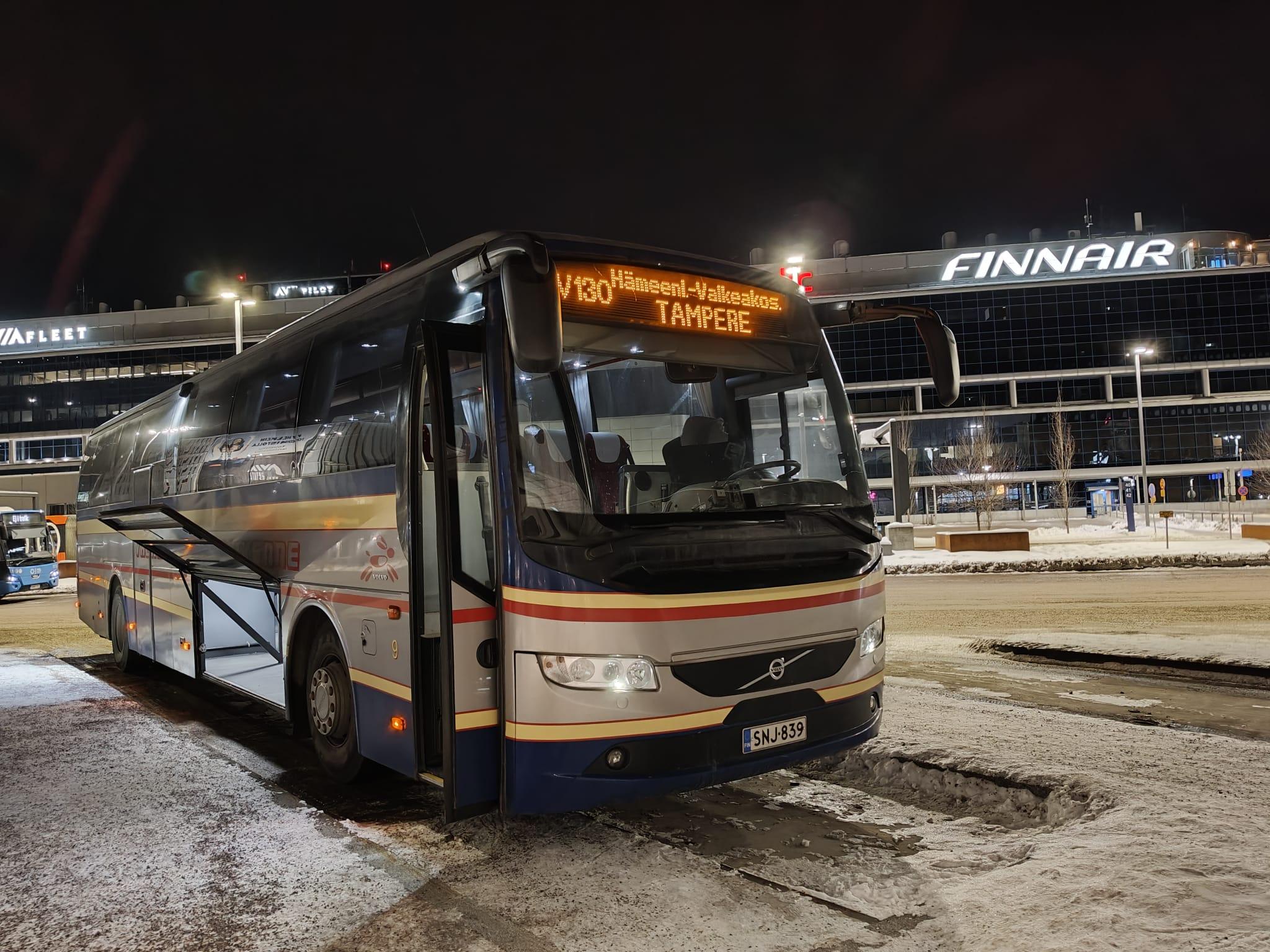 Airport V130 Helsinki-Vantaa Tampere bussi talvi
